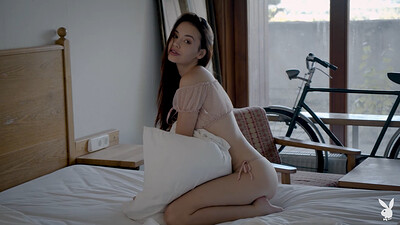 Model Elilith Noir in Tucked Away